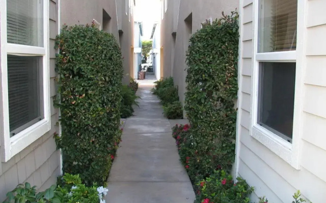 33rd St 68149 by RedAwning