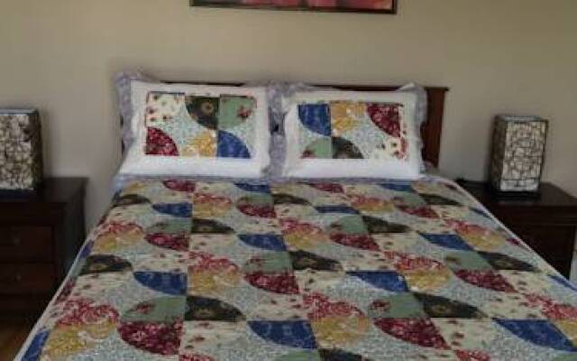 Hollywood Garden Apartment