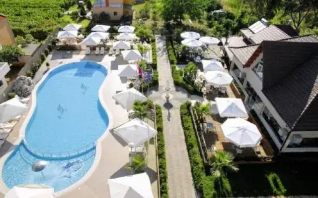 Godija Hotel & Suites