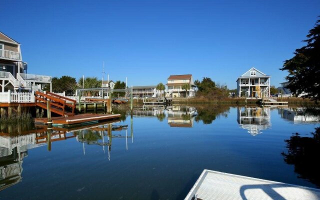 Sea Shanty 3 Bedroom Home by RedAwning