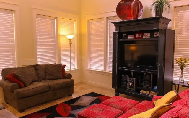 1381 Laurel Grove 3 Bedroom Home by RedAwning