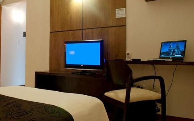 Camino Real Plaza Hotel