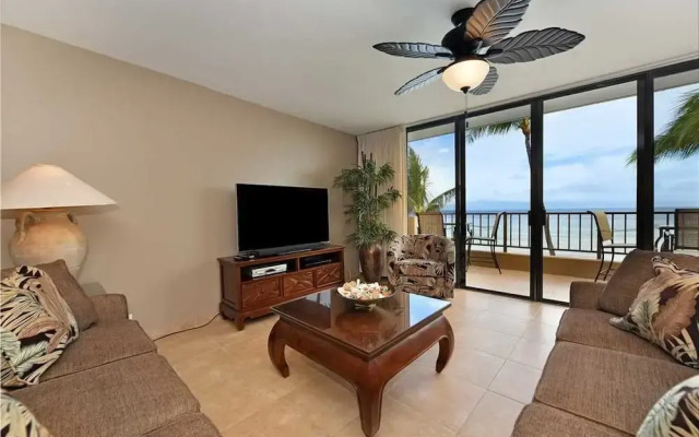Paki Maui 421 by RedAwning