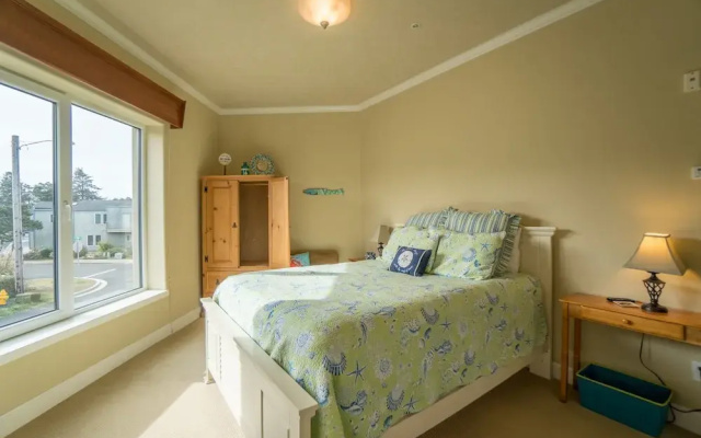 Windward at the Regatta 2 Br condo by RedAwning