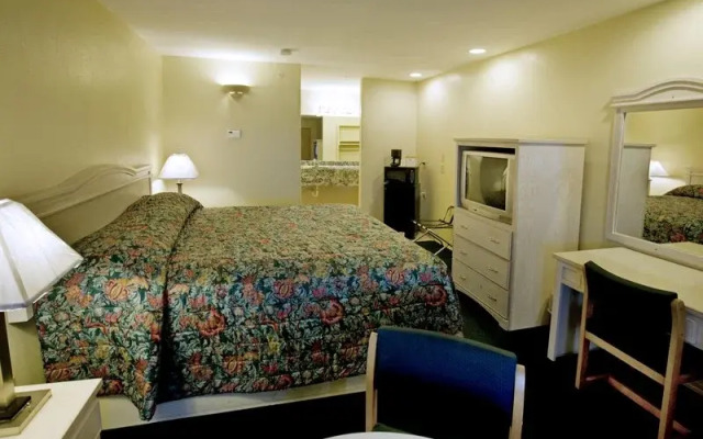 Riviera Inn & Suites