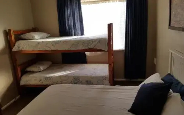Stellenbosch Travellers Lodge Hostel