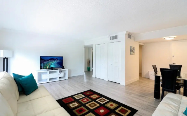 Spacious Apartment with Marina Views