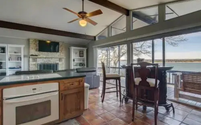 Blue Water Bungalow At Canyon Lake - 3 Br home by RedAwning