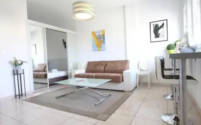 Le Colony