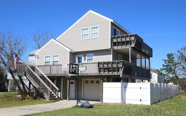 WindOver - 5 Br home by RedAwning