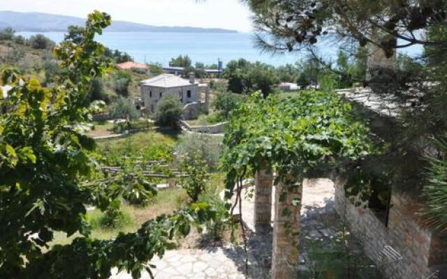 Arsinoi Stonehouses