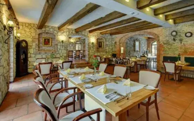 Zamecka Fortovna / Forester House