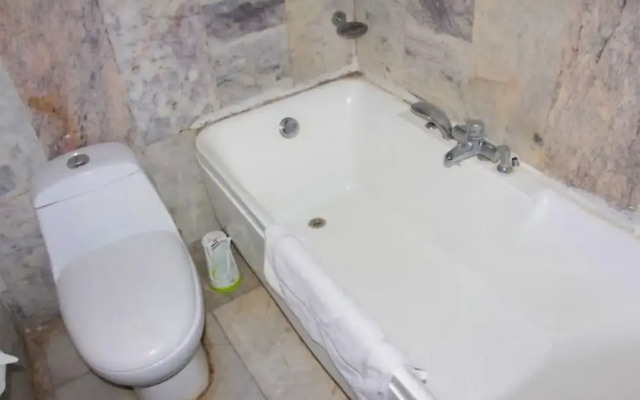 Emirates International Hotel & Suites
