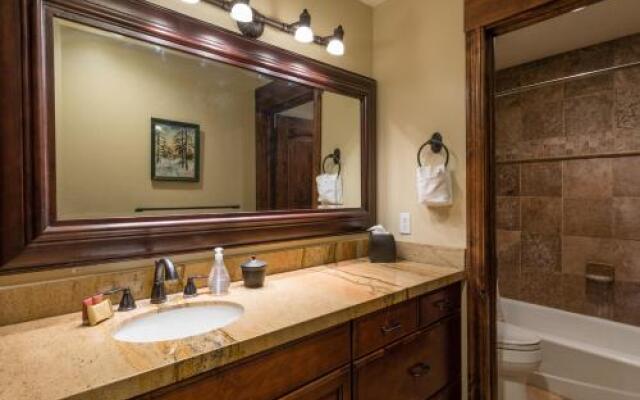 Heavenly Hillside Hangout - 3 Br Home