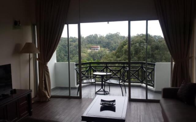 B123A2 Silverpark Resort @ 2 Rooms Apartments