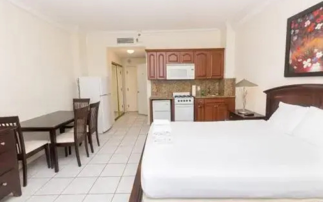 589 Hollywood Beach Studio
