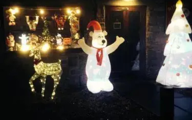 Ringinglow Toy Cottage