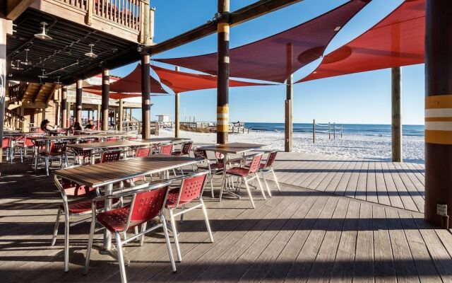 Pelican Isle 510 by RedAwning