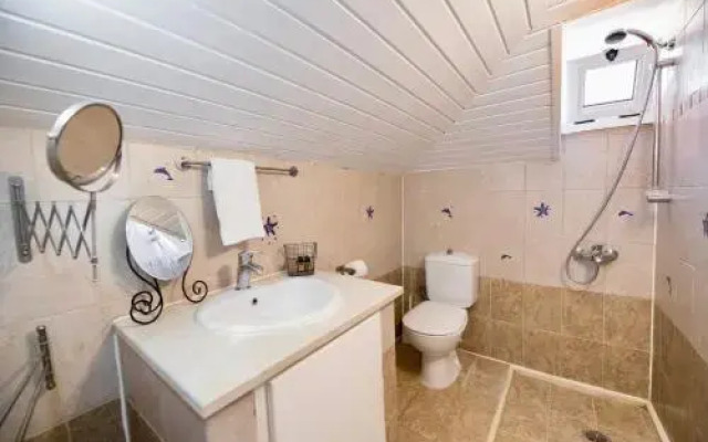 Seaview Traditional Attic