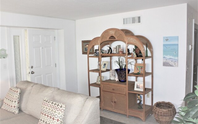 Jamaica Royale - 503 - 2 Br Condo