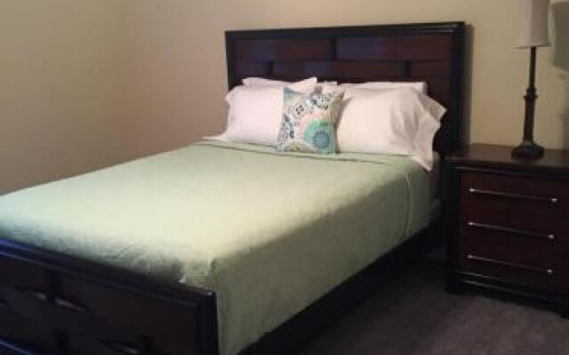 Home Between Seaworld And Six Flags