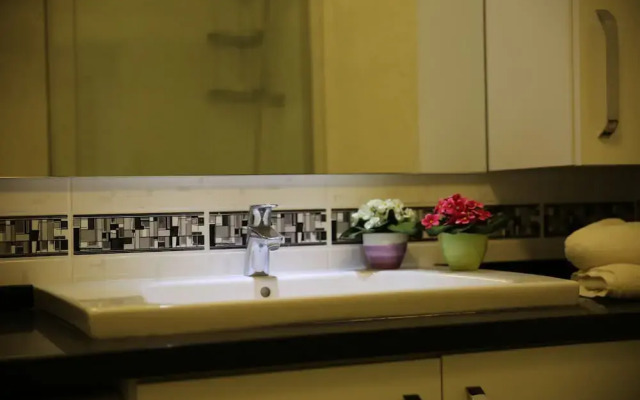 Important Group Villa Royal