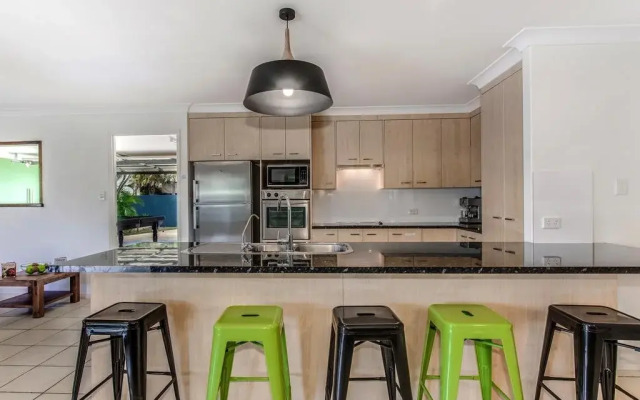 Coolum Waves Pet Friendly Holiday House