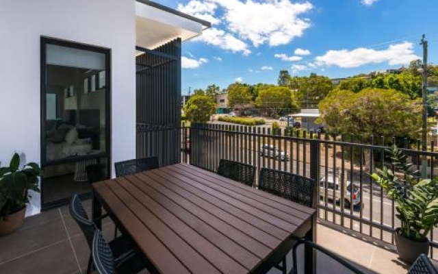 Round About Bulimba Executive 3BR Bulimba apartment near Oxford St shops and restaurants – Outside – Brisbane
