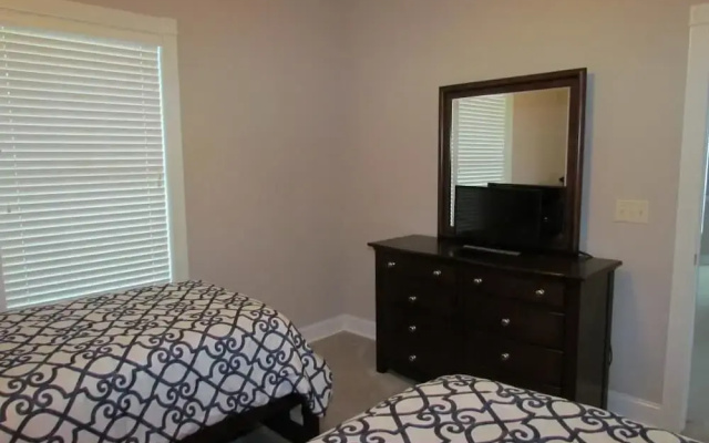 Magnolia Pointe Luster Leaf 4890-301