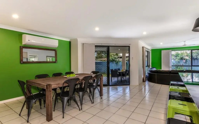 Coolum Waves Pet Friendly Holiday House