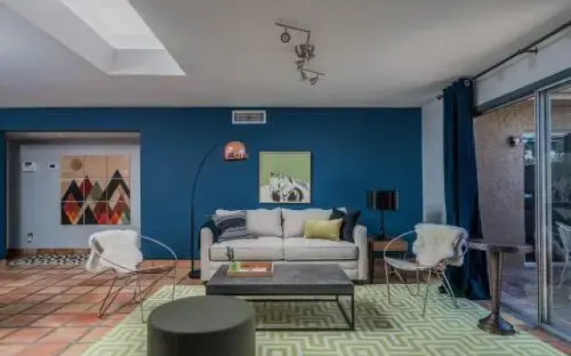 Cozy 2BR with Pool by WanderJaunt
