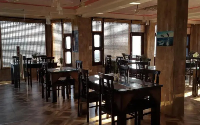 Aaa Hotel & Restaurant