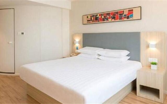 HanTing Hotel (Bayilu Changsha Railway Station Subway Station)