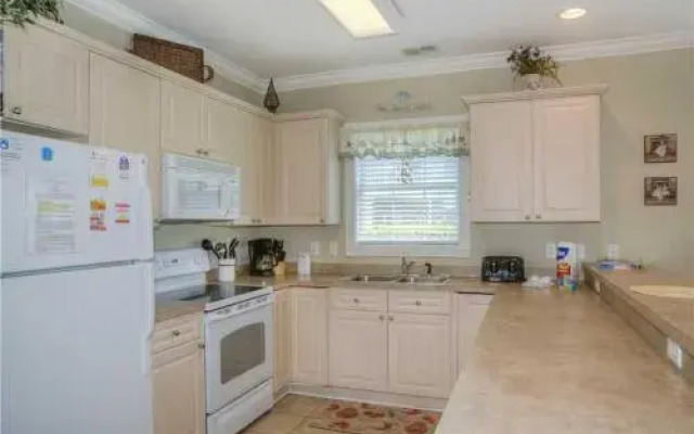 Magnolia Pointe 101-4811 Condo