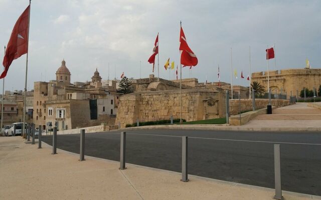 Valletta Grand Harbor Sailing Boat