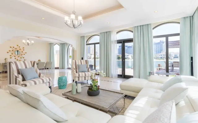 Canal Cove Villa by Deluxe Holiday Homes