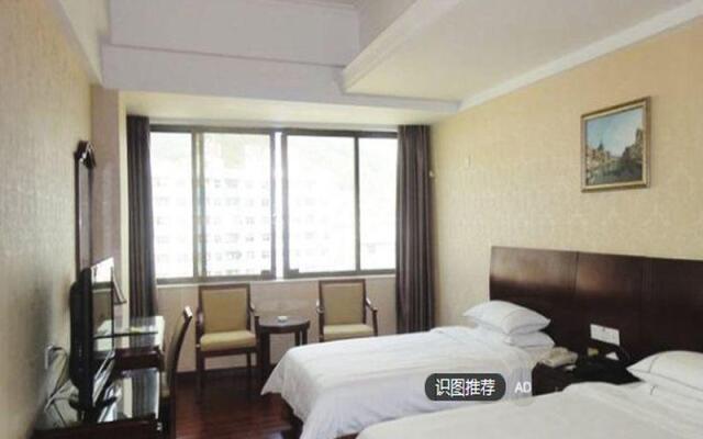 Vienna Hotel Shenzhen Bijiashan Yinhu Metro Station