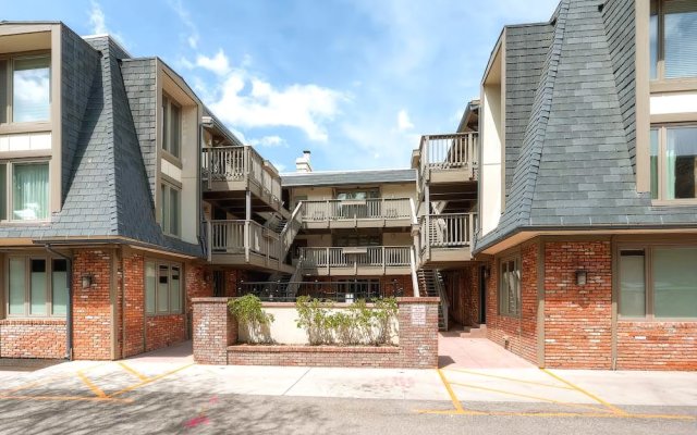 Chateau Chaumont 1 - 2 Br condo by RedAwning