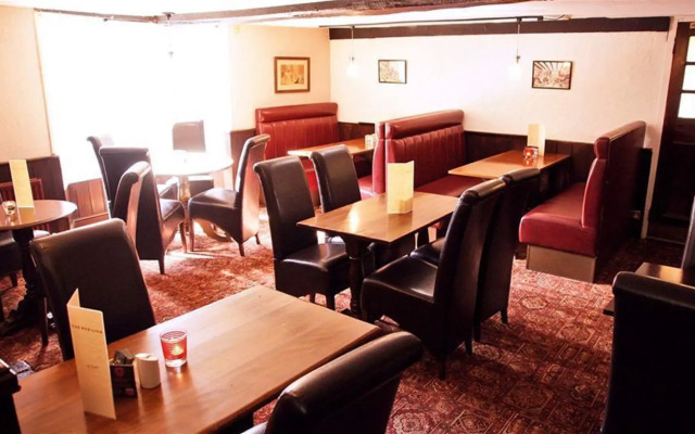 Red Lion & Cellar Room Hotel