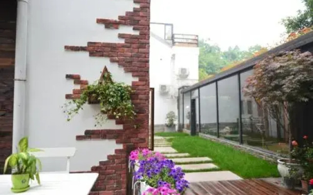 Xihu Congcongnanian Boutique Inn