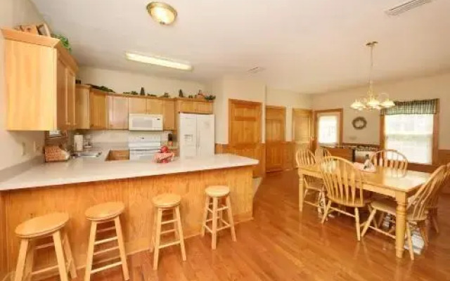 Briarstone Lodge Condo 13F by RedAwning