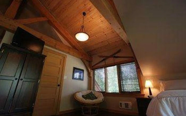 Revelstoke Timber Loft B&B