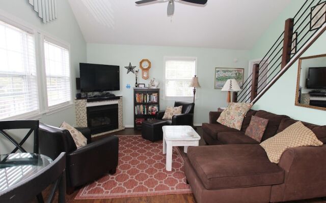 WindOver - 5 Br home by RedAwning