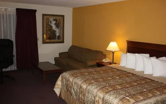 Saratoga Inn & Suites