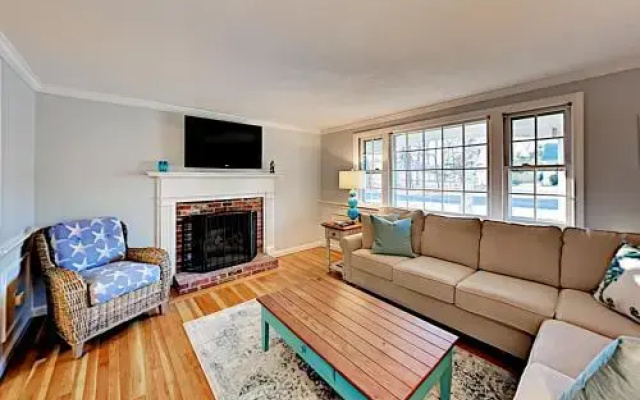 Charming Cape Cod - 3 Br Home