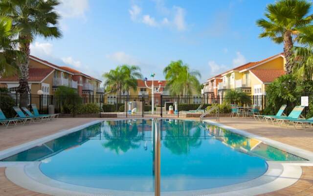 Ahmad's Lake Berkley Townhouse