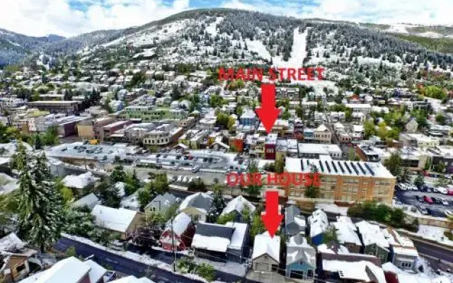 Heavenly Hillside Hangout - 3 Br Home