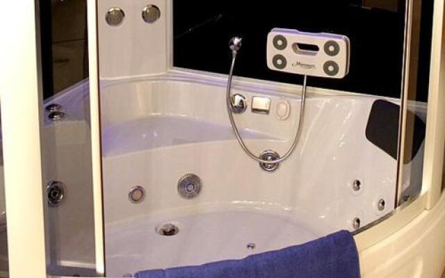 Hadassa Apartments Saba / Jona