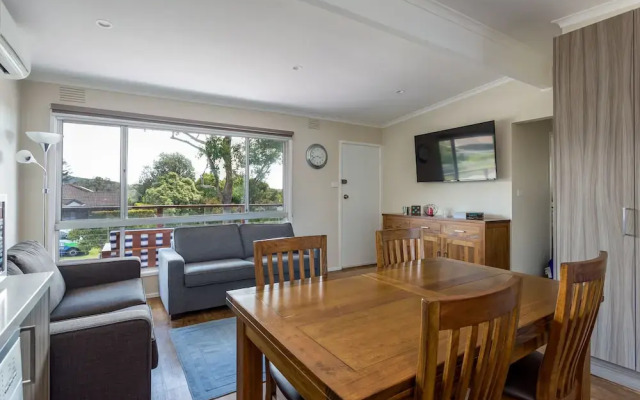 Upstairs Cottage on Beachurst