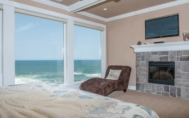 Sand Castle 4 Br cottage by RedAwning